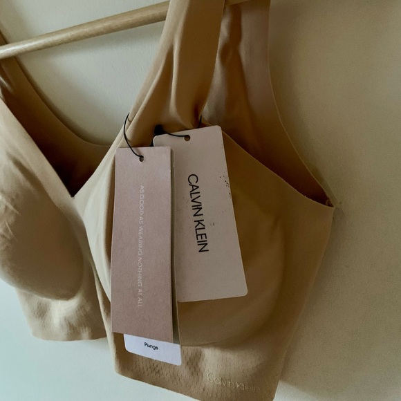 Medium Nude Calvin Klein Plunge Invisibles Bra - Picture 2 of 5